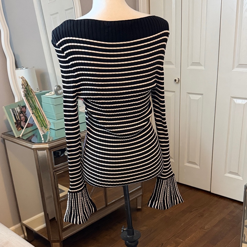 White House Black Market Boatneck Top w/ Bell Cuffs - Fab Sz Med NWT - Picture 3 of 5